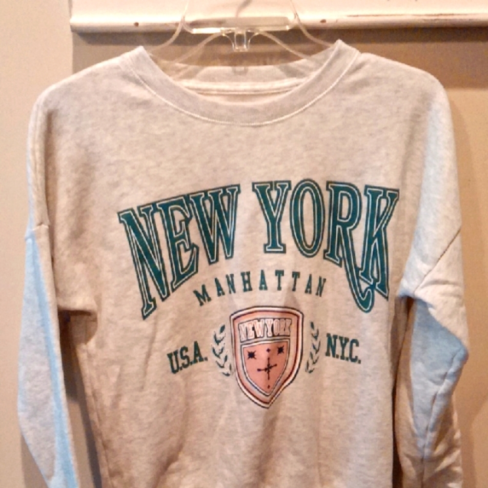 Abercrombie & Fitch Light Gray Sweatshirt